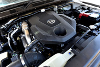 試乗車は2.3リッター直4ディーゼルターボエンジン（190ps、45.9kgm）搭載車。この他に、2.5リッター直4ガソリンエンジン仕様などがある。