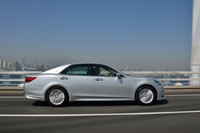 「ハイブリッド アスリートS」のホイールサイズは、標準で17インチ。オプションで18インチも用意される。