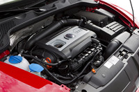 最もパワフルな2リッターターボユニット（写真）をはじめ、仕向け地により、4種類のガソリンエンジンと2種類のディーゼルエンジンが用意される。