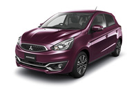 新色の「ワインレッドパール」。