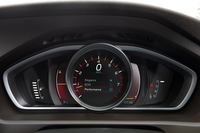 メーターの液晶部分の表示形式は、「Elegance」「Eco」「Performance」の3タイプから選べる。