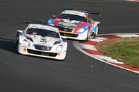 スーパーGT選手権を戦った5台のレクサスSC430（GT500、写真）と3台のMR-S（GT300）による模擬レース。