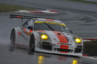 GT300クラスを制したNo.33 HANKOOK PORSCHE（影山正美／藤井誠暢組）。