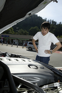 自動車ジャーナリストの生方聡