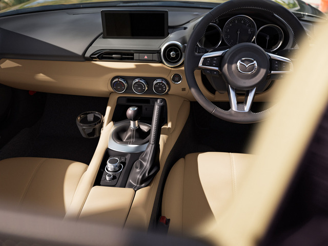 大幅改良で人気も加速!? 勢いを増す「マツダ・ロードスター」と日本の