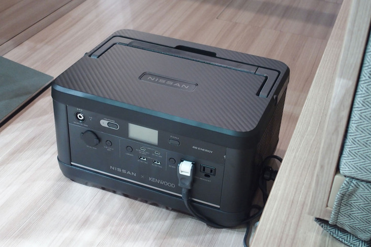 キャラバンMYROOMローンチエディション（ディーラーオプションの「ポータブルバッテリーfrom LEAF」）