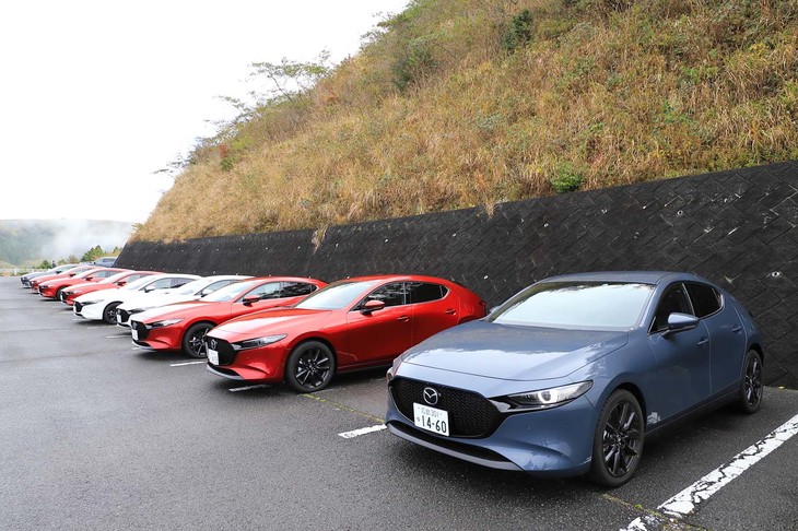 試乗会場に並んだ「マツダ3」。個体によって乗り心地に（割と大きな）差があるのが気になるところだ。