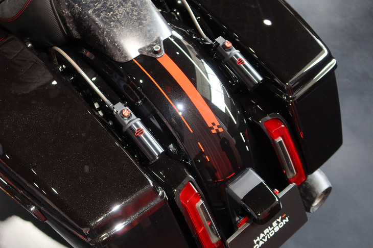 ハーレーダビッドソンCVOロードグライドST