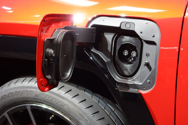 トヨタRAV4 GRスポーツ（急速充電の給電口）