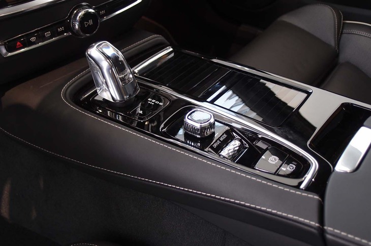 ボルボS60 T8ポールスターエンジニアード（センターコンソール）