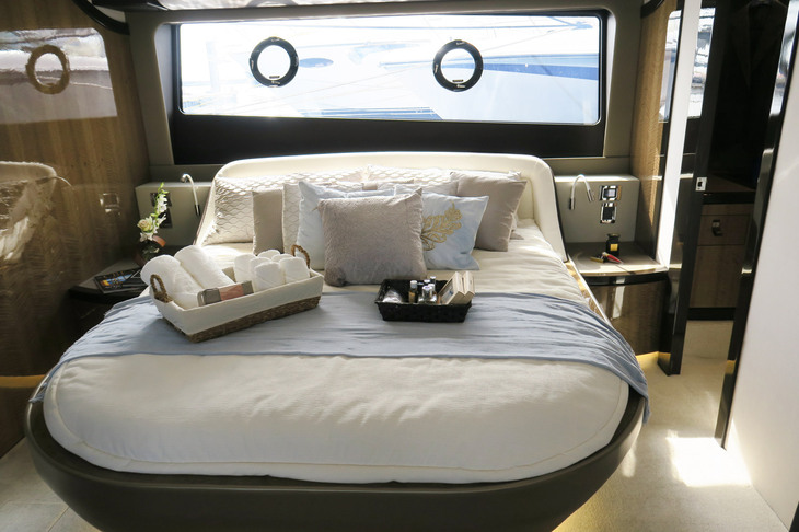 レクサスLY650（オーナーズルーム）