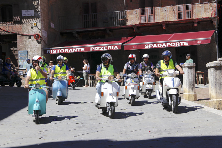 ピアッツァ・デル・カンポ（カンポ広場）に達した一行。