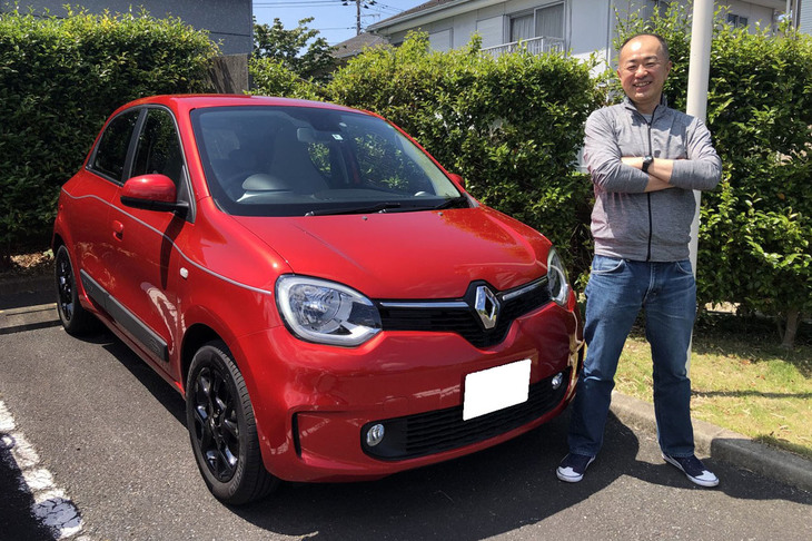 webCGでもおなじみの自動車ライター佐野弘宗氏。現在、2代目「ルーテシアR.S.」と写真の「トゥインゴS」（5MT）を所有するルノー変態である。