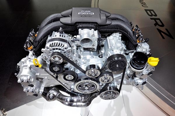 「86」「BRZ」に搭載されているFA20型エンジン。ボア×ストロークはともに86.0mm。現行型では過給機は装着されていない。2代目にはどんなパワーユニットが搭載されるのか？