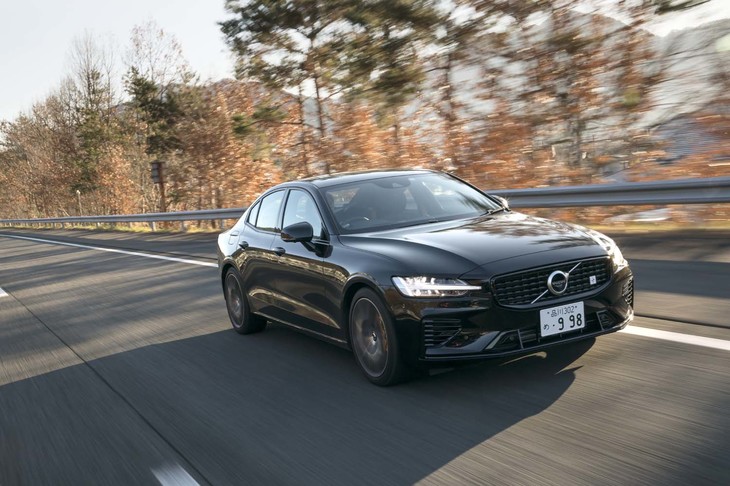 ブランドの電動化宣言後、初のコンプリートカーとして登場した「S60 T8ポールスターエンジニアード」。車両本体価格は919万円。