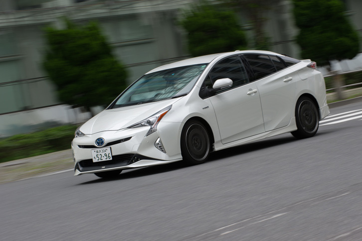 ボディーまわりの用品としては、かつてはメンバーブレースセットもラインナップされていたが、現在は販売が終了となっている。