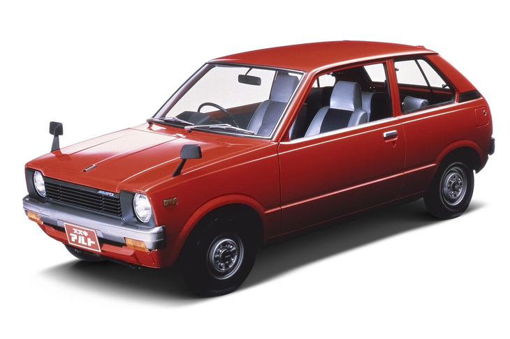 1979年に登場した初代「アルト」。47万円という驚異的な低価格で話題を呼んだ。