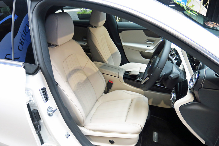 メルセデス・ベンツCLA200d（フロントシート）