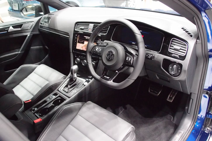 フォルクスワーゲン・ゴルフRパフォーマンス（インテリア）