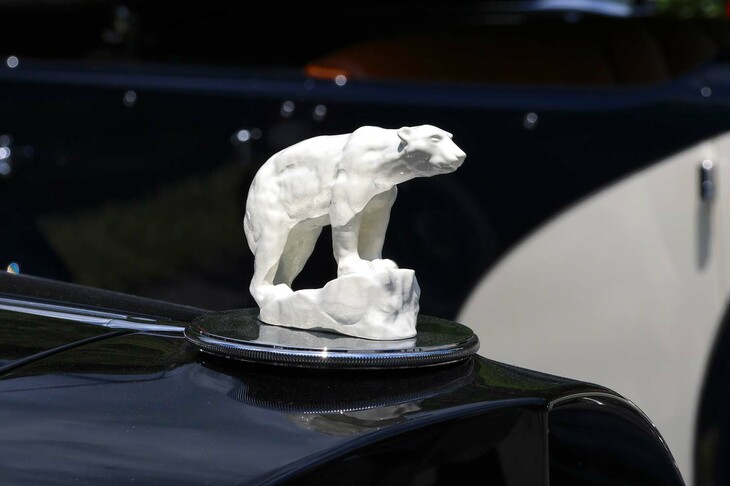 初代オーナーは北極探検家のルイーズ・アーナー・ボイド。彼女が付けていたホッキョクグマのマスコットも再現されている。