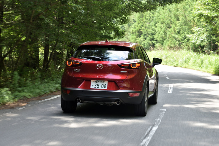 今回の試乗では、高速道路を中心に340kmほどの道のりを走行。燃費は満タン法で15.9km/リッター、車載の燃費計で15.7km/リッターを記録した。