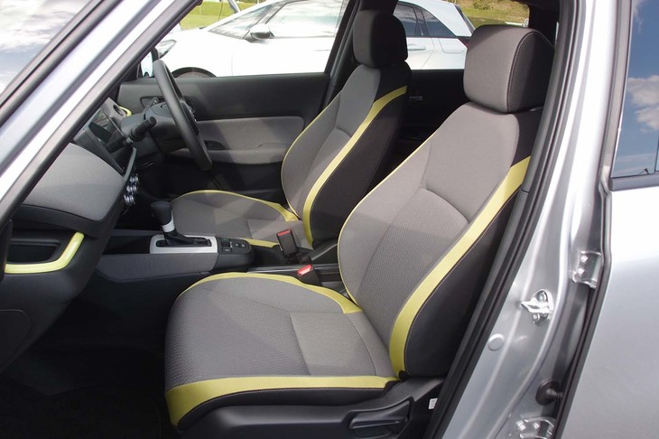 前席は、体を“面”で支えられるようフレームから一新。上級車の「アコード」と同等の座り心地が追求された。