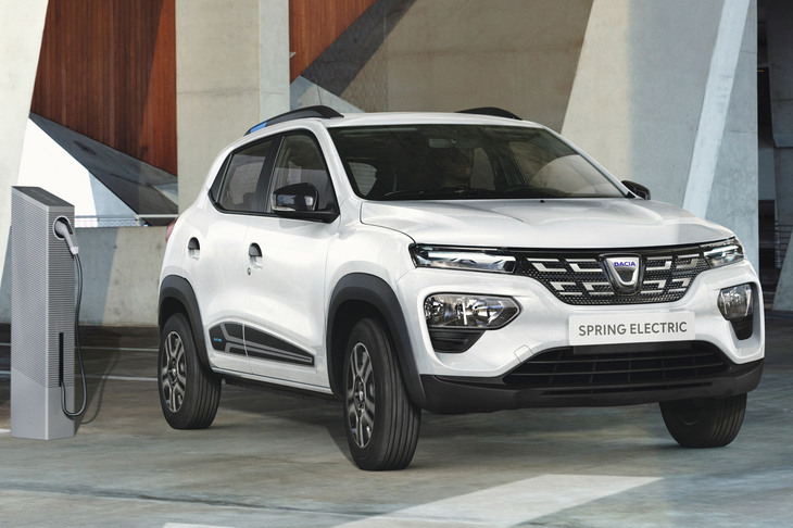 デビュー当初は、こんなモッサリ顔だった。　
	清水「やっぱりダチアっていったら、この感じだよね！」