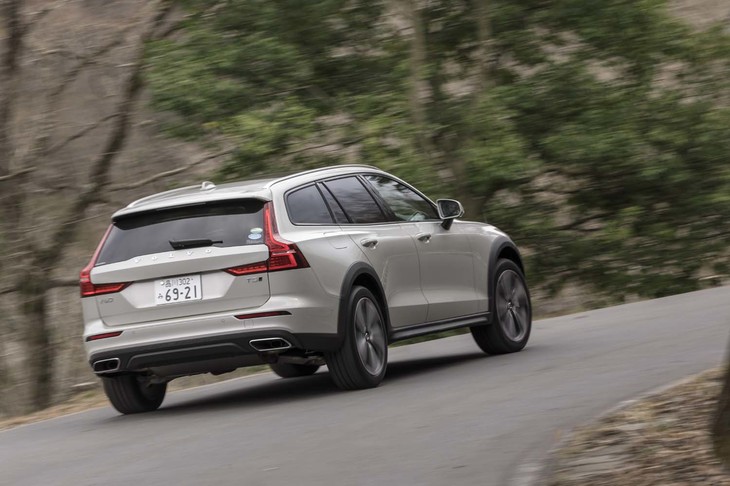 ワインディングロードも含めて約300kmを走行した今回のテストでは、満タン法で8.5km/リッターの燃費値を記録した。JC08モードの数値は11.6km/リッター。