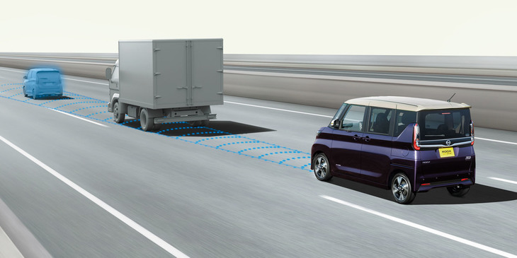 フロントにミリ波レーダーを備えたことで2台前の先行車をセンシングできるようになり、危険の発生をより早期に検知できるようになった。