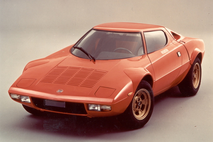 1973年に登場した「ランチア・ストラトス」。世界ラリー選手権での勝利を目的に開発された、ミドシップのコンパクトスポーツだ。