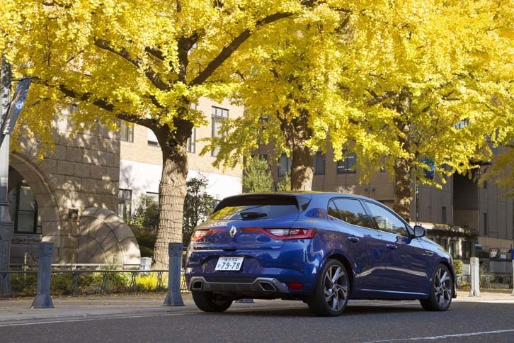 ボディーサイズは全長×全幅×全高＝4395×1815×1435mm。従来型よりも70mm長く、5mm幅広く、25mm高いディメンションが与えられている。