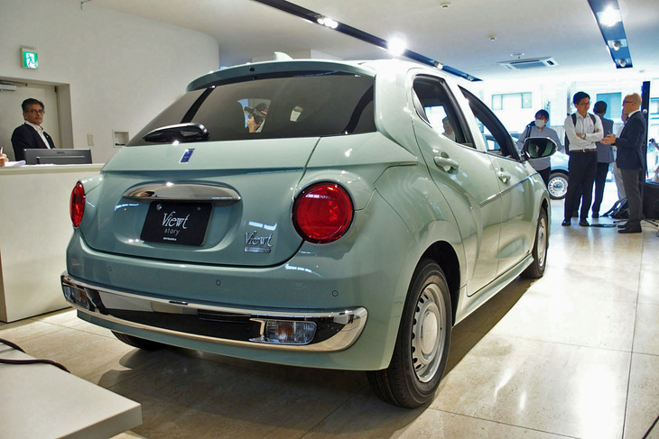 ミツオカ・ビュート ストーリー（リアビュー）