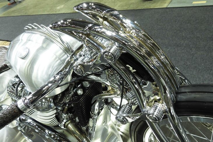 エアサスペンションをセットしたガーターフォークやハードテールのフレームは、すべてオリジナルだ。