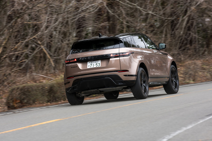 この試乗車はオプションの「ダイナミックハンドリングパック」を装着。電子制御ダンパーの「アダプティブダイナミクス」と、足まわりやトランスミッションなどを個別に設定できる「コンフィギュラブルダイナミクス」が組み合わされている。