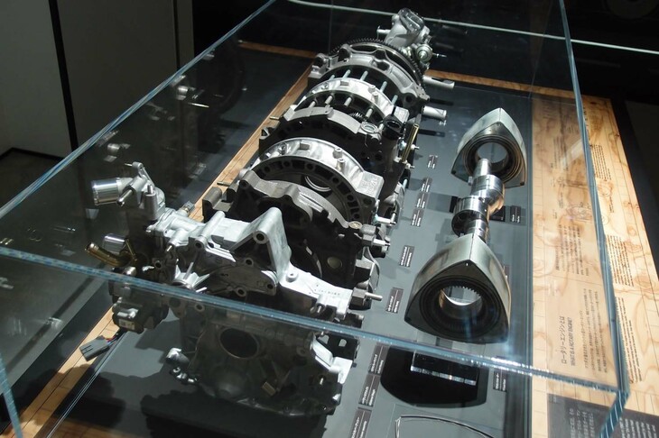 「RENESIS（レネシス）」と名づけられた、マツダのロータリーエンジン。