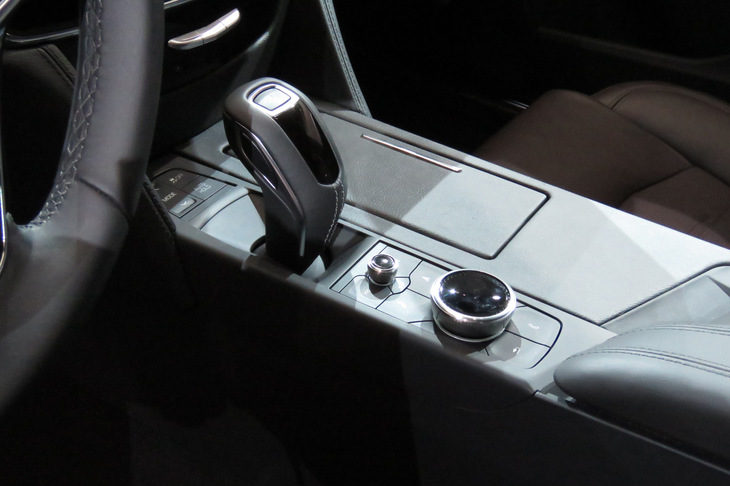キャデラックCT6 V-SPORT（センターコンソールまわり）