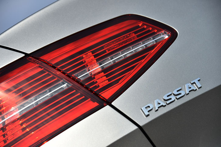 リアにはダークテールランプを標準装備。高い視認性が確保される。