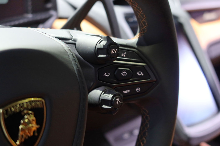 ランボルギーニ・テメラリオ（ステアリングスイッチ）