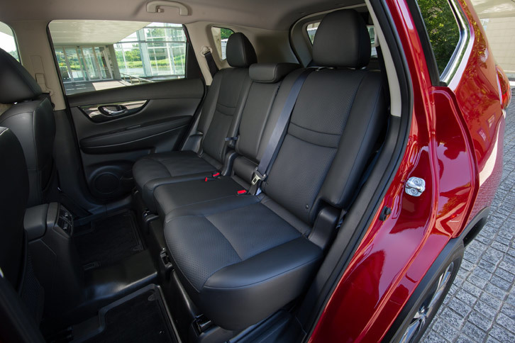 日産エクストレイル20X（リアシート）