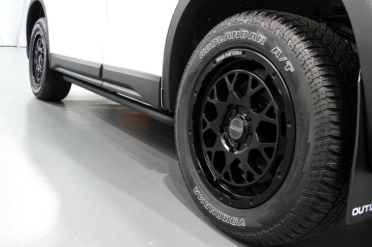 三菱アウトランダーPHEV ACTIVE FIELD（タイヤ＆ホイール＆サイドアンダーガーニッシュ）
