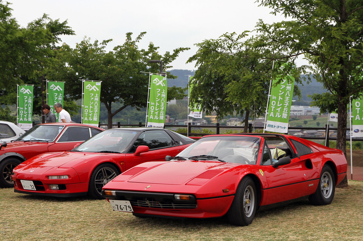 数少ないスーパーカーの参加車両だった「フェラーリ308GTSクワトロバルボーレ」と「ホンダNSX」。