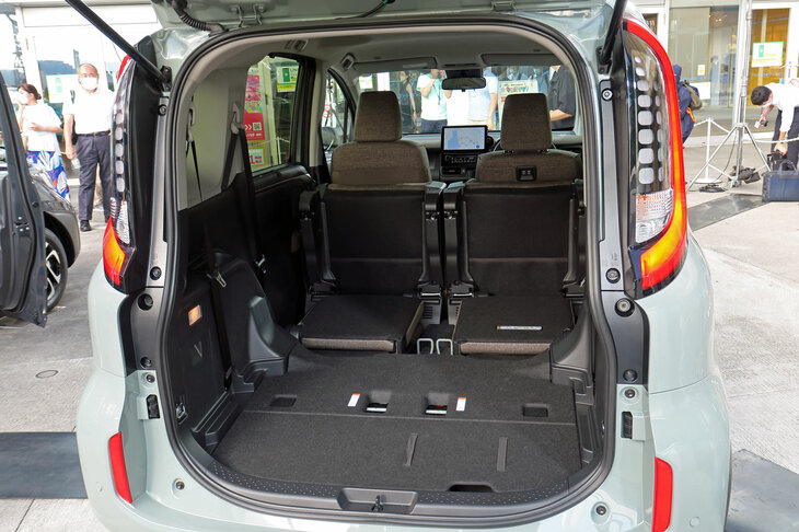 トヨタ・シエンタ ハイブリッドZ 7人乗り（ラゲッジスペース、2人乗車時）