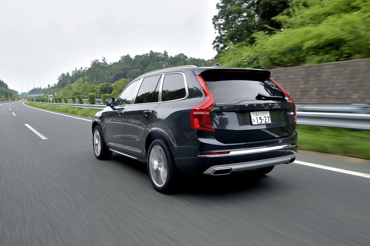 モーターだけを使ったEV走行も可能。一充電あたりの航続距離はWLTCモードで40.6kmとなっている。