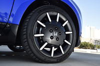 今回試乗した「ホンダeアドバンス」のタイヤは「ミシュラン・パイロットスポーツ4」で、サイズはフロントが205/45ZR17、リアが225/45ZR17。