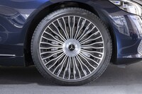 タイヤ＆ホイールは20インチが標準で、試乗車の鍛造21インチアルミホイールはオプションで選べる。