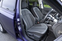 「スポーツコンフォートシート」は上位グレード専用装備。車格に対して立派なシートが備わるのがドイツ車らしいポイント。