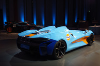 今回の展示車両は「McLaren Elva Gulf Theme by MSO」と呼ばれるガルフカラーをまとった仕様。