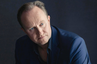 イギリス人デザイナーのジャイルズ・テイラー氏。グループPSA、ジャガー・ランドローバー、ロールス・ロイスと渡り歩いた人物だが、2018年に中国・紅旗に引き抜かれた。