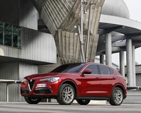 現在カッシーノ工場では、アルファ・ロメオの主要3車種「ジュリエッタ」「ジュリア」「ステルヴィオ」がつくられている。写真は同ブランド初のSUVであるステルヴィオ。アセンブリーは2017年初頭に開始された。