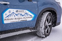 今回用意された試乗車は、全車ブリヂストンの「ブリザックVRX2」スタッドレスタイヤを装着していた。「フォレスター アドバンス」には、純正タイヤサイズと同じ225/55R18サイズが選択されていた。